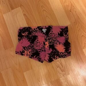 Aritzia Athletic Pink and Black Shorts Size XS